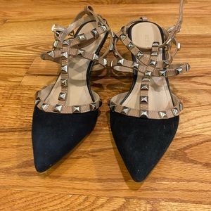 Women shoes with kitten heel
